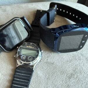 Wyze Black and Blue Smartwatch Trio